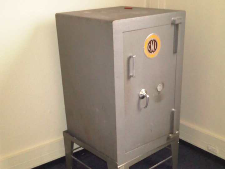 picture of moving a Safe 1